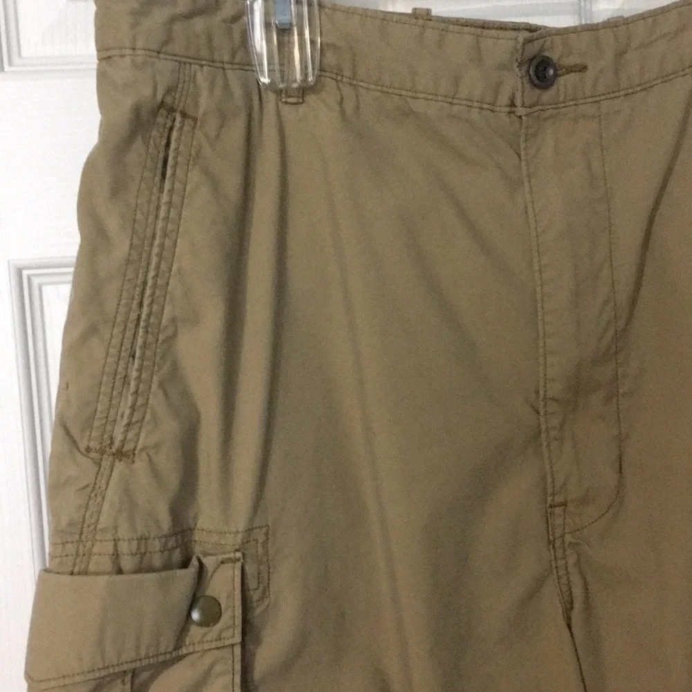 Levi’s Khaki Cargo Shorts 36W - Picture 5 of 10